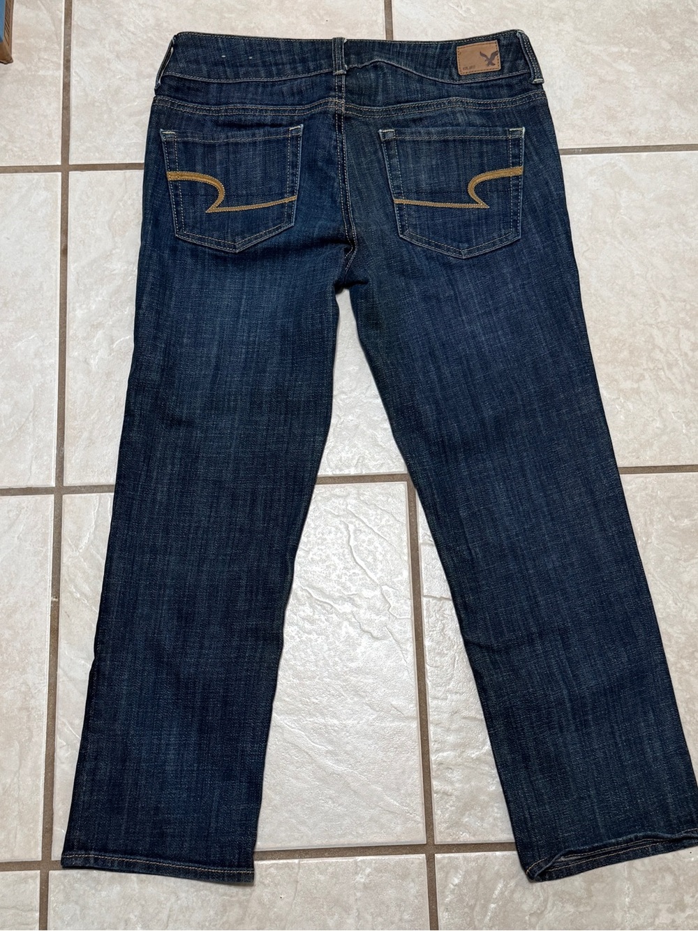 American Eagle Outfitters Artist Cropped Dark Wash Jeans. EUC Size 4. - Picture 3 of 10